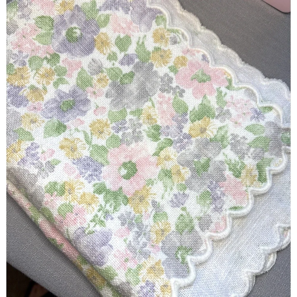 Cotton Linen table runner Vintage Floral Made in Austria Flowers 38‎ x 13.5